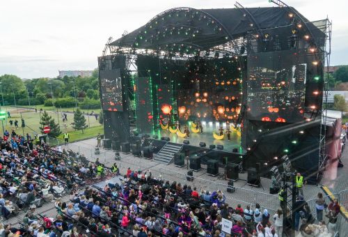 Galeria zdjęć do artykułu - 	Koncert galowy 45. Międzynarodowego Dziecięcego Festiwalu Piosenki i Tańca w Koninie