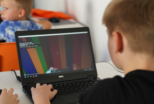 Galeria zdjęć do artykułu pt. ClickON – Zmień granie na programowanie zakończony! Ponad 15 tysięcy uczniów wzięło udział w warsztatach