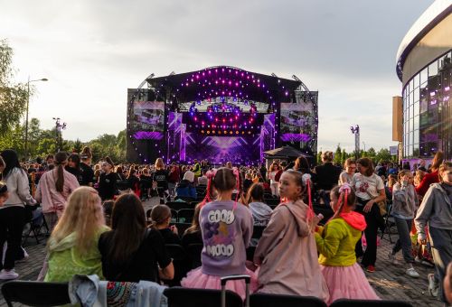 Galeria zdjęć do artykułu - 	Koncert galowy 45. Międzynarodowego Dziecięcego Festiwalu Piosenki i Tańca w Koninie