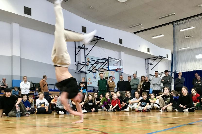 Link do artykułu -  Bboy Sztos z Konina walczy o przyjęcie do Młodzieżowej Kadry Narodowej Breakingu