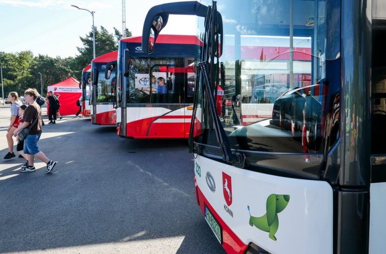 Dzień otwarty w zajezdni MZK. Na zdjęciu widać autobusy MZK