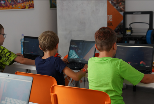 Galeria zdjęć do artykułu pt. ClickON – Zmień granie na programowanie zakończony! Ponad 15 tysięcy uczniów wzięło udział w warsztatach