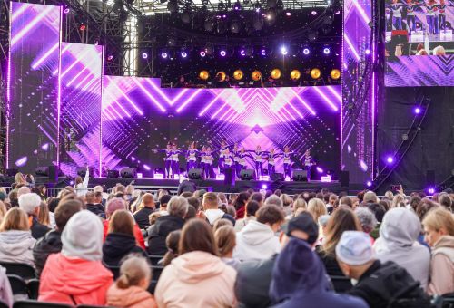 Galeria zdjęć do artykułu - 	Koncert galowy 45. Międzynarodowego Dziecięcego Festiwalu Piosenki i Tańca w Koninie