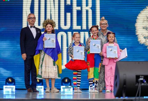 Galeria zdjęć do artykułu - 	Koncert galowy 45. Międzynarodowego Dziecięcego Festiwalu Piosenki i Tańca w Koninie