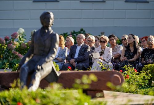 Galeria zdjęć do artykułu - A Chopin siedział i słuchał
