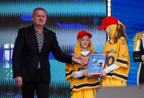 Galeria zdjęć do artykułu - 	Koncert galowy 45. Międzynarodowego Dziecięcego Festiwalu Piosenki i Tańca w Koninie