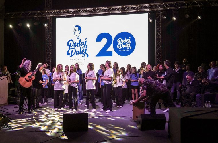 Link do artykułu - „Podaj Dalej” ma już 20 lat