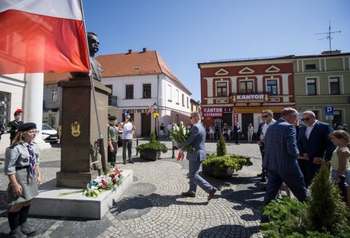 Msza św. i złożenie kwiatów pod pomnikiem Józefa Piłsudskiego