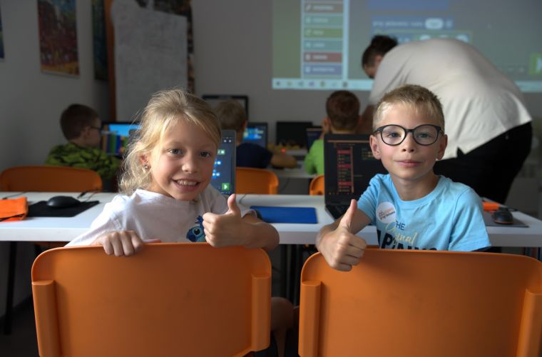 Link do artykułu - Akcja Koduj z Gigantami “CyberPrzygoda w świecie AI” zakończona: 16 500 uczniów wzięło udział w warsztatach