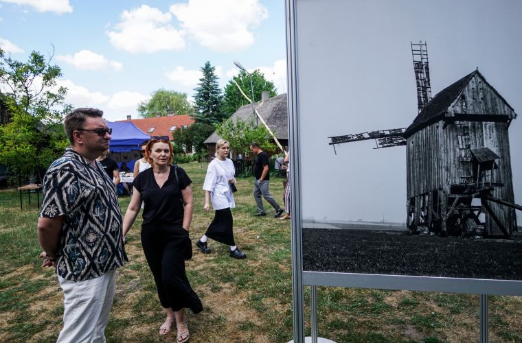 Link do artykułu - Ryszarda Fórmanka wiatraki w skansenie