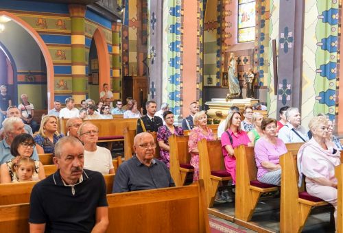 Msza św. i składanie kwiatów pod pomnikiem Marszałka Józefa Piłsudskiego