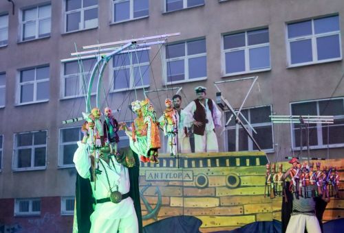 KOSMICZNA PODRÓŻ GULIWERA