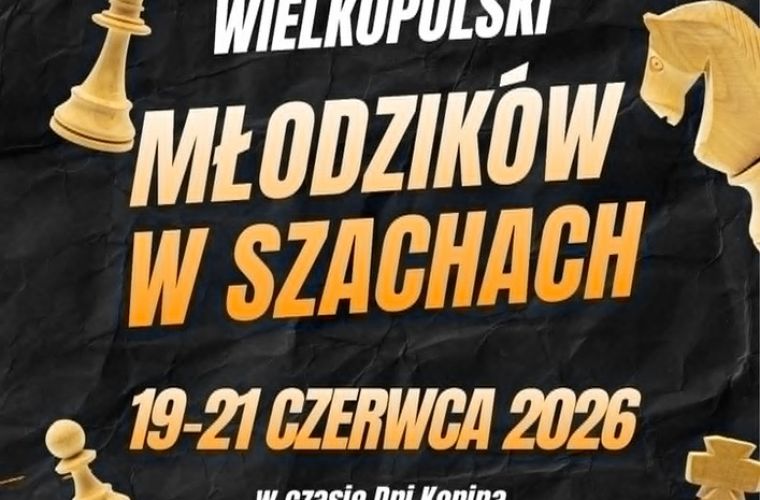 Wielkie emocje przy małych planszach. Plakat ma czarne tło ze złotymi i białymi napisami informującymi o wydarzeniu.