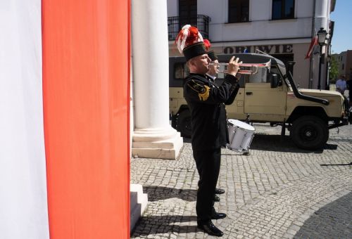 Msza św. i złożenie kwiatów pod pomnikiem Józefa Piłsudskiego