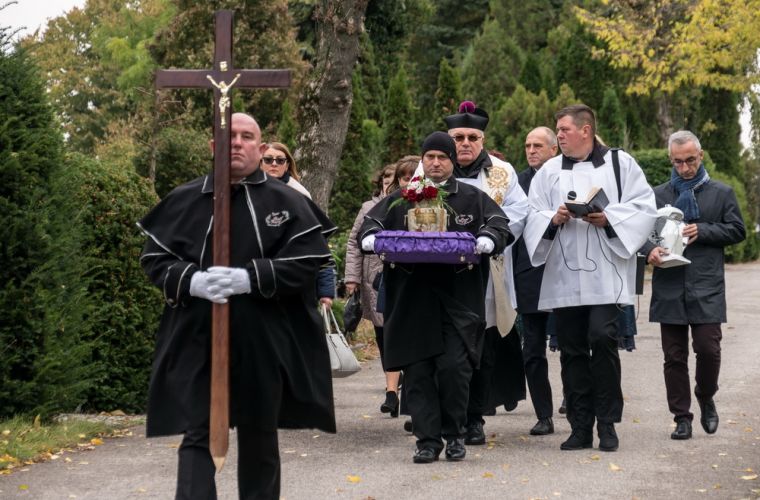 Link do artykułu - Dzieciom, których życie zgasło zanim przyszły na świat