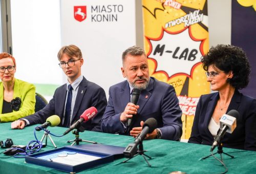 Wręczenie tytułu podczas sesji Rady Miasta Konina