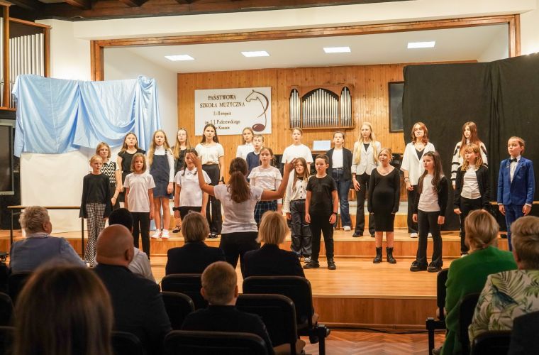 Link do artykułu - Muzyczno-teatralne życzenia na Dzień Nauczyciela