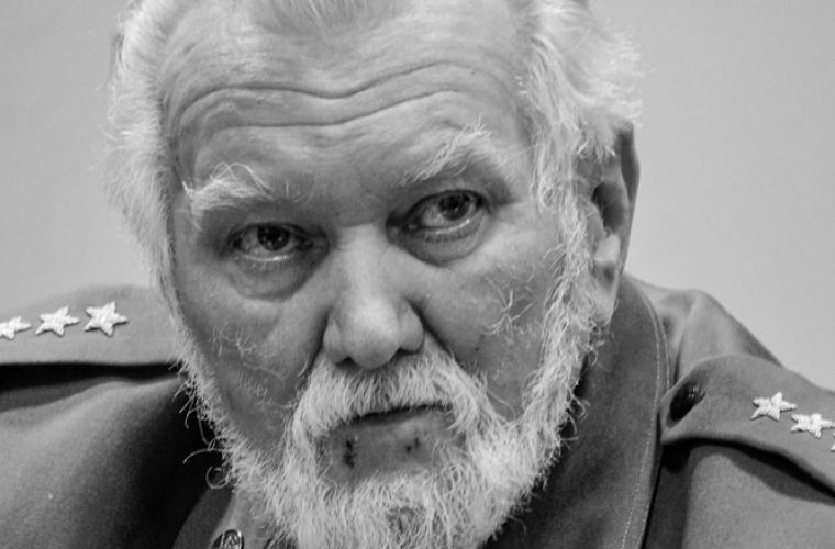 Odszedł Jan Sznajder – artysta, strażnik pamięci historycznej, niezwykły człowiek. Na zdjęciu jest Jan Sznajder w wojskowym mundurze.