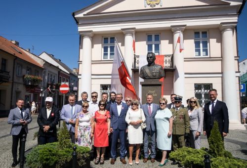 Msza św. i złożenie kwiatów pod pomnikiem Józefa Piłsudskiego