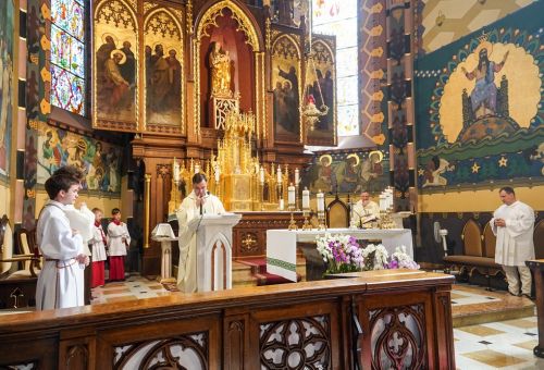 Msza św. i składanie kwiatów pod pomnikiem Marszałka Józefa Piłsudskiego