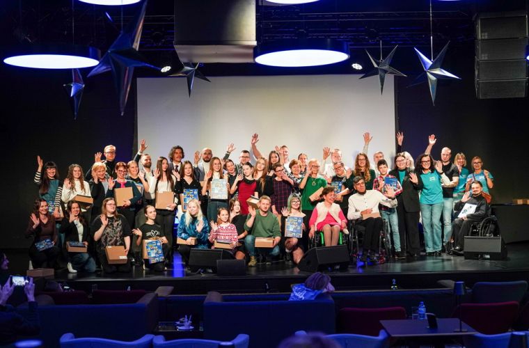 Wolontariusze „Podaj Dalej” z certyfikatami