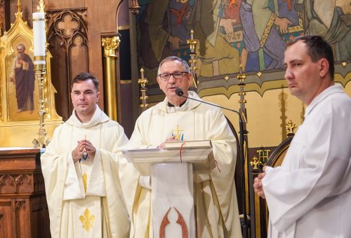 Msza św. i składanie kwiatów pod pomnikiem Marszałka Józefa Piłsudskiego
