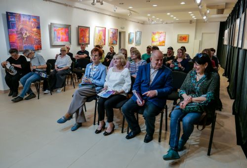 Zdjęcia do artykułu - Wernisaż i spotkanie z pisarką