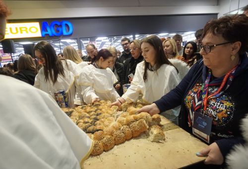 Orkiestrowy tort i chleb od Anielskiej Załogi