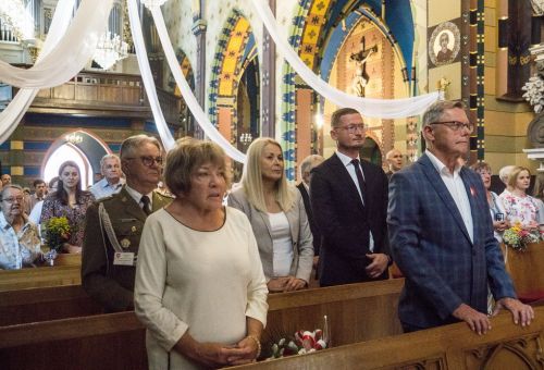 Msza św. i złożenie kwiatów pod pomnikiem Józefa Piłsudskiego