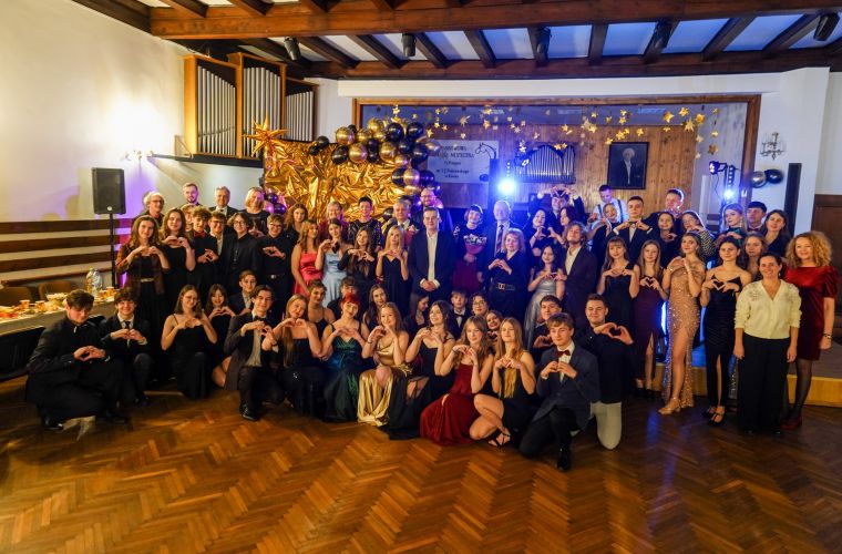 Link do artykułu - Studniówka w „Muzyku”