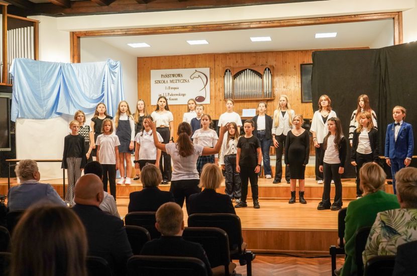 Link do artykułu - Muzyczno-teatralne życzenia na Dzień Nauczyciela