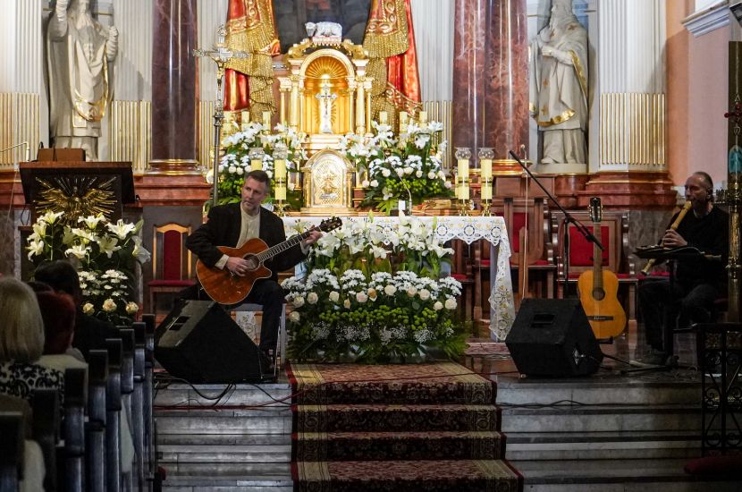 Na zdjęciu widać artystów podczas koncertu w kościele św.Wojciecha