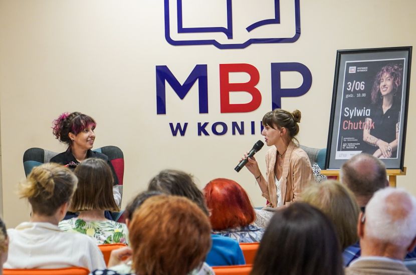 Na zdjęciu widzimy spotkanie z Sylwia Chutnik