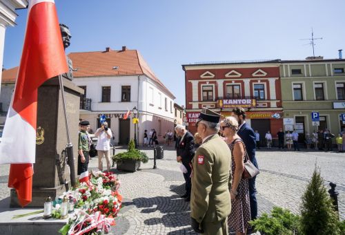Msza św. i złożenie kwiatów pod pomnikiem Józefa Piłsudskiego