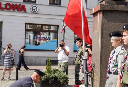 Msza św. i składanie kwiatów pod pomnikiem Marszałka Józefa Piłsudskiego