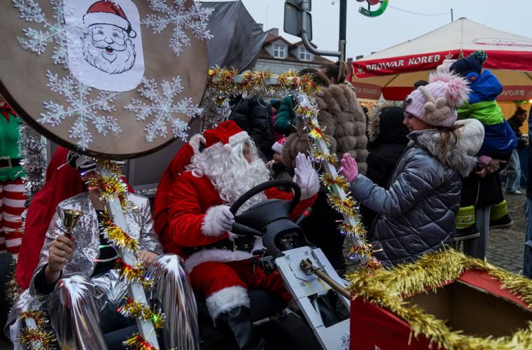 Święty Mikołaj w pojeździe kosmicznym