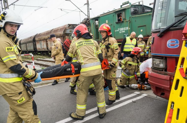 Link do artykułu - Ćwiczenia służb w Łężynie. Zderzenie autobusu z lokomotywą