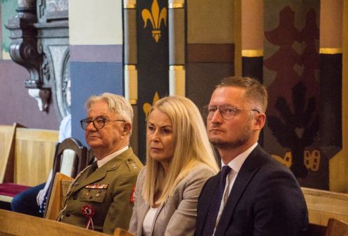 Msza św. i złożenie kwiatów pod pomnikiem Józefa Piłsudskiego