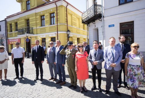Msza św. i złożenie kwiatów pod pomnikiem Józefa Piłsudskiego