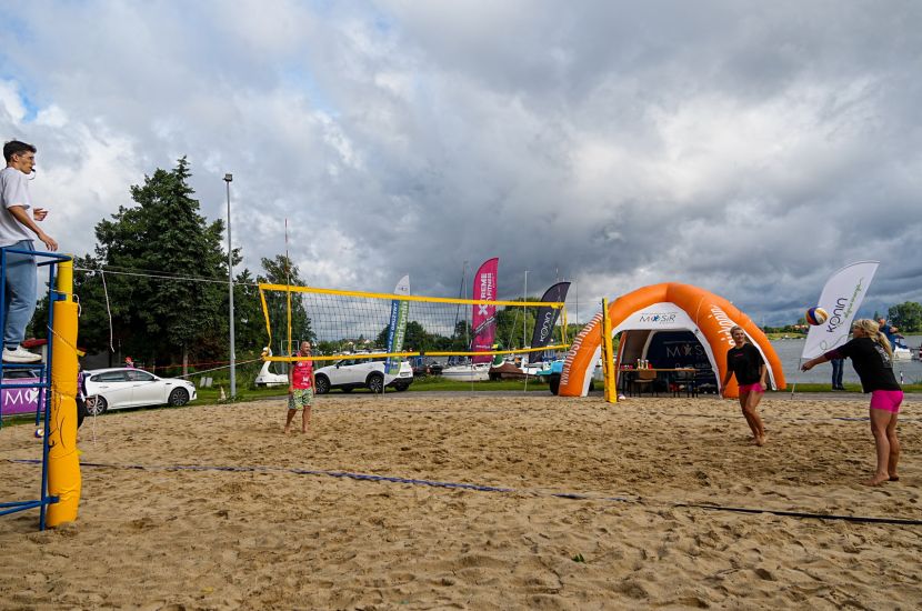 Zdjęcie przedstawia Turniej Siatkówki Plażowej o Puchar Prezydenta Miasta Konina