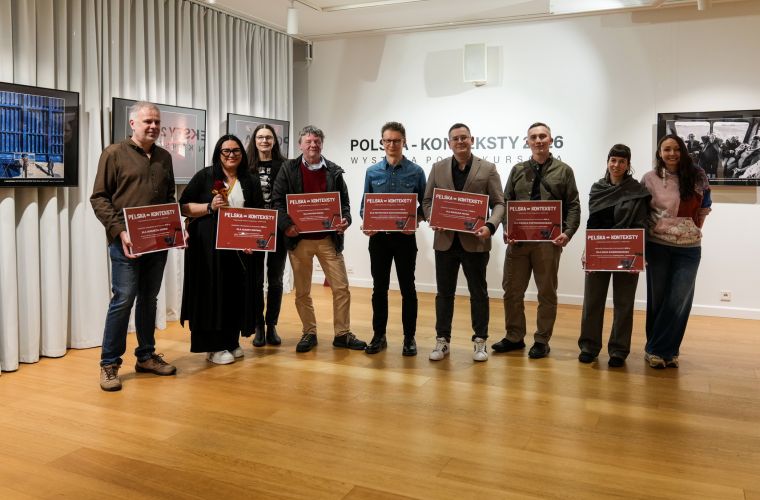 Zdjęcie przedstawia laureatów konkursu Polska-Konteksty