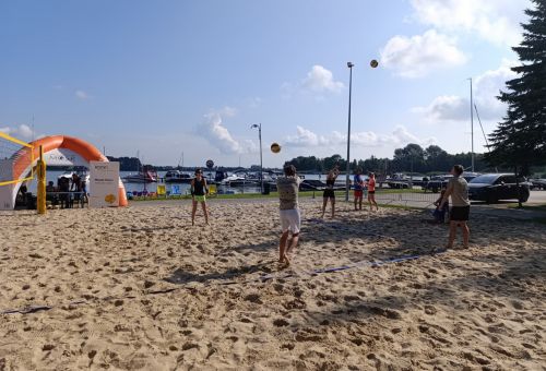 Galeria zdjęć do artykułu - Pierwszy turniej siatkówki plażowej o Puchar Prezydenta Konina Piotra Korytkowskiego