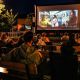 Na zdjęciu widzimy ekran kinowy w Łężynie podczas dobrych filmów