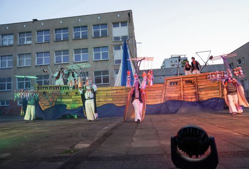KOSMICZNA PODRÓŻ GULIWERA