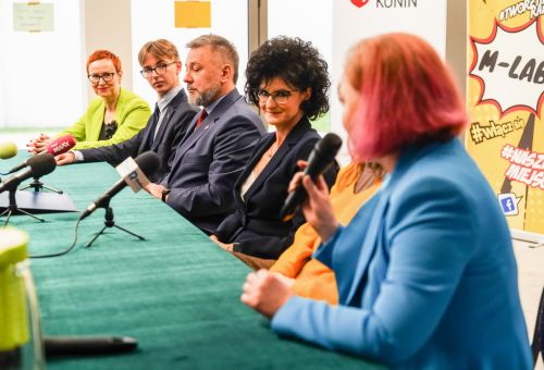 Wręczenie tytułu podczas sesji Rady Miasta Konina