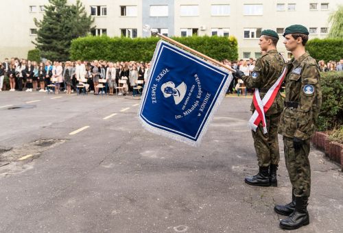 Nowy sztandar na 100-lecie