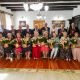 Na zdjęciu widzimy pary świętujące długoletnie pożycie małżeńskie