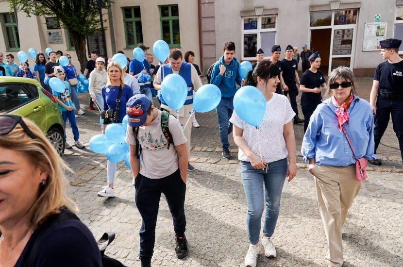 Link do artykułu - Niebieski happening na rynku