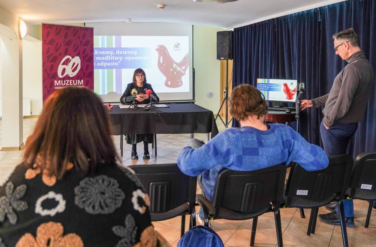 Na zdjęciu widać konferencje prasową na temat Naukowców na odpustach