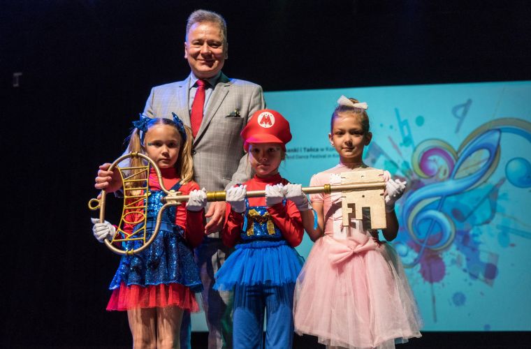 Link do artykułu - Międzynarodowy Dziecięcy Festiwal Piosenki i Tańca w Koninie oficjalnie otwarty